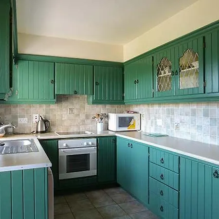 1a Glynsk House *